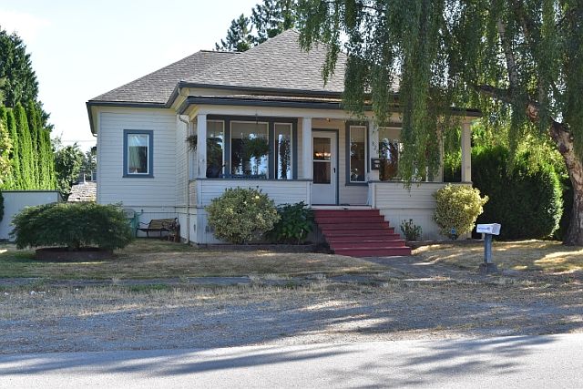 1st image of 828 W Lincoln St
