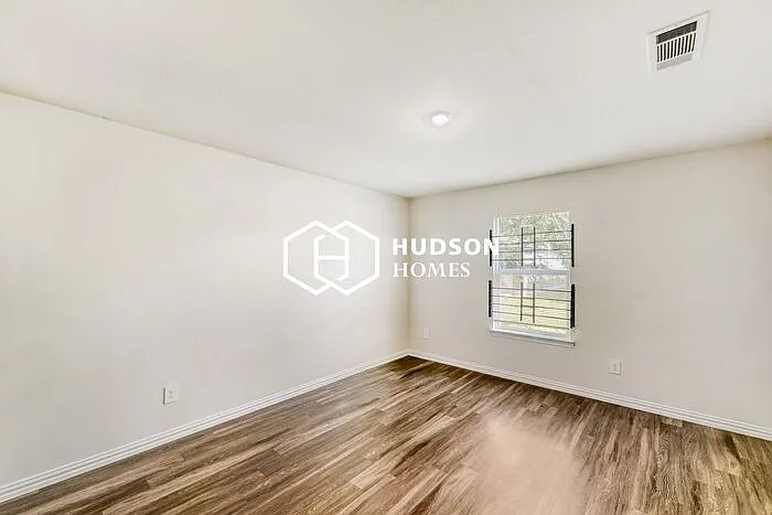 2203 Pearl St — Photo 8