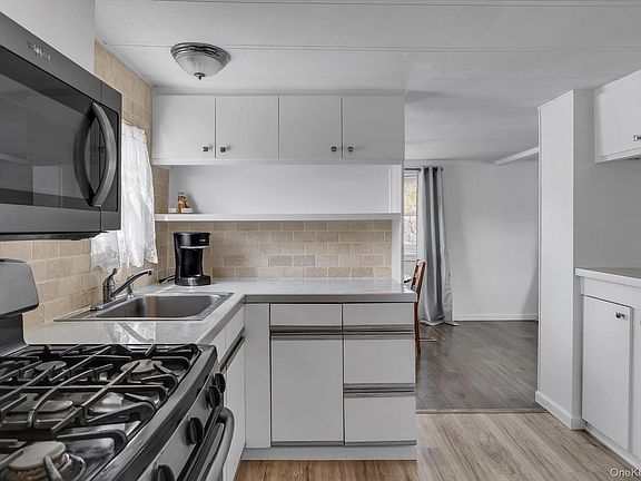 5th image of 74 Maple St