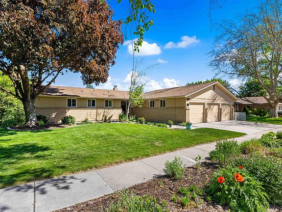 2nd image of 1116 N Eagle Hills Way