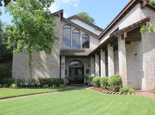 60 Oak Hollow Cir, Lake Jackson, TX 77566