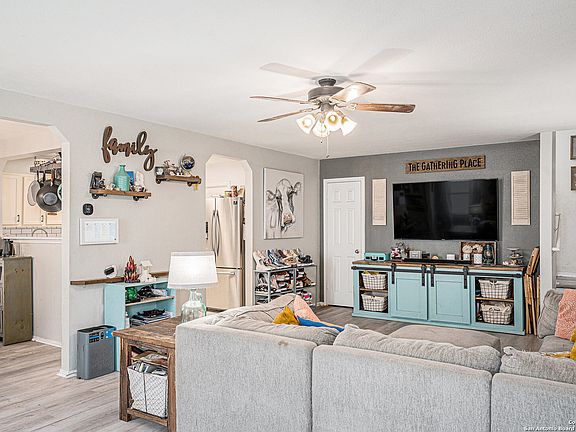 3rd image of 8219 Willow Country