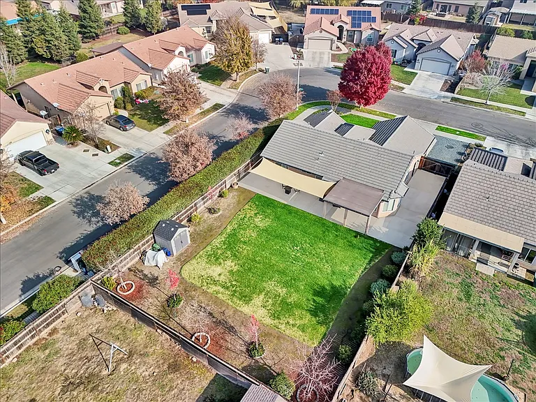 2435 N Crowe St — Photo 32