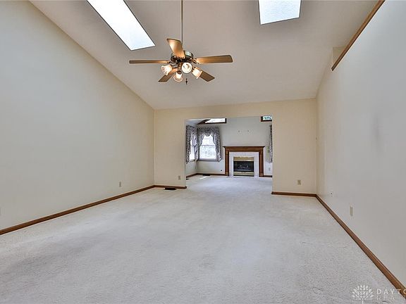 4th image of 413 Springside Dr
