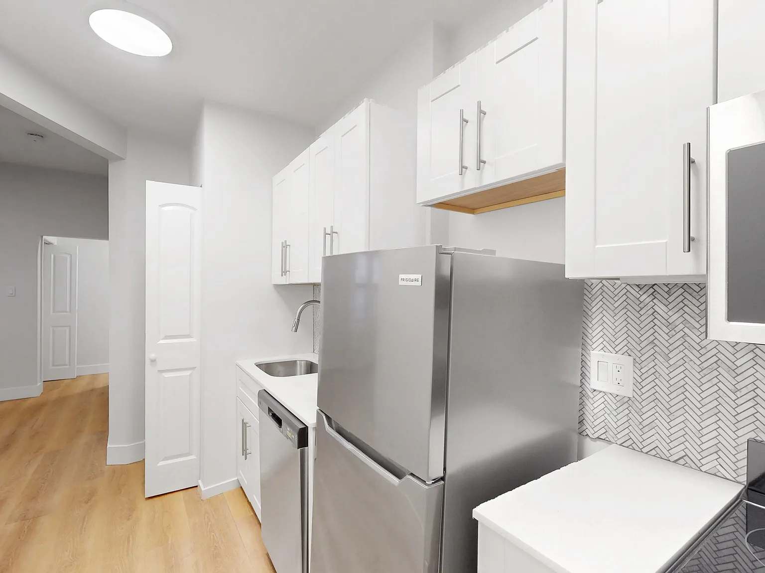 24 Phillips Street — Photo 3
