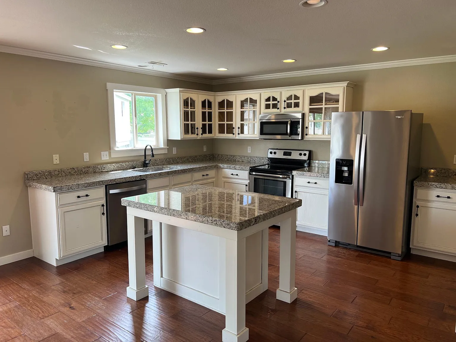 4 bed, 2924 sqft, $2,800 — Photo 4