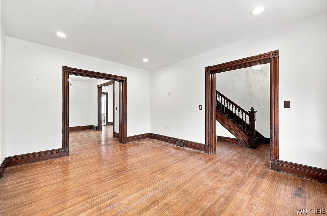 4 bed, 1.5 bath, 1875 sqft, $2,500 — Photo 2