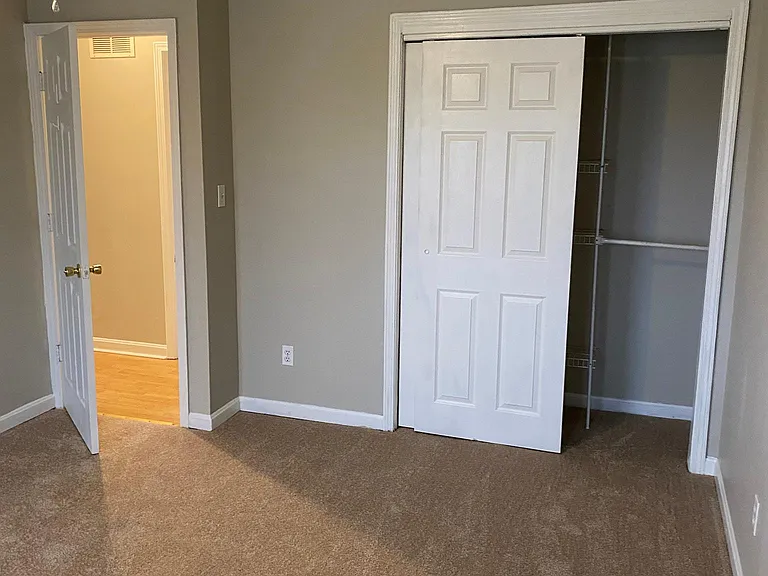 1703 Military Ave — Photo 16