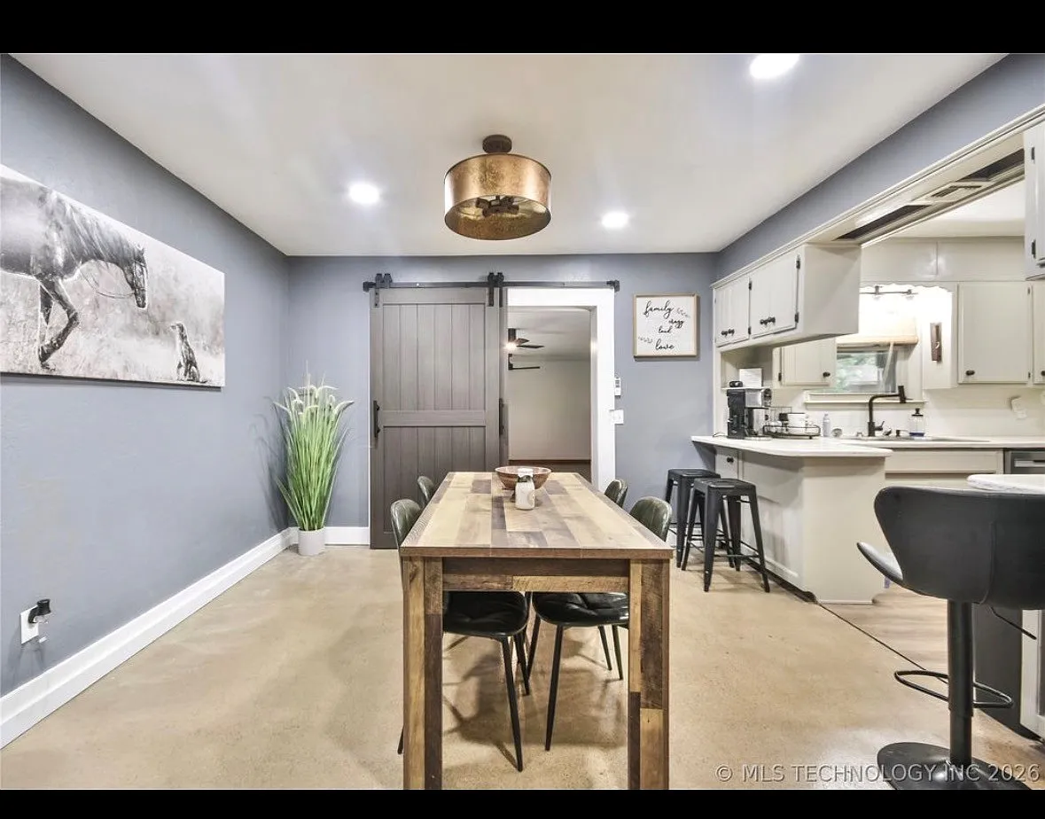 3 bed, 1977 sqft, $1,800 — Photo 3
