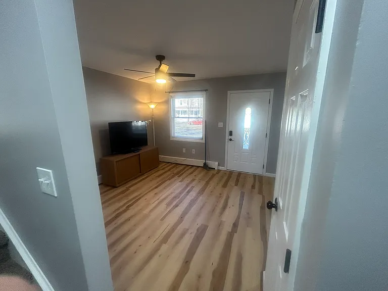 4 S Franklin St #B — Photo 5