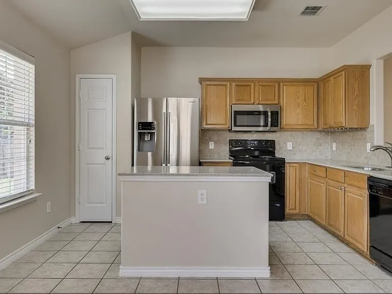 206 Serenade Ln — Photo 6