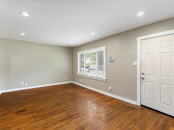 4th image of 324 Averill Ave