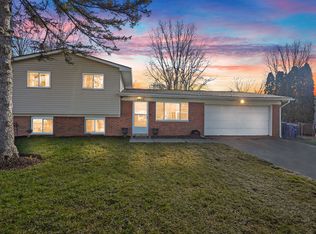 5473 Farm Rd, Waterford, MI 48327