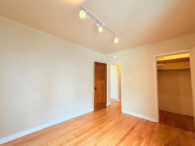 Spacious Units in a Vintage Brick Building- Walk to Seattle Center, Shops,and Restaurants! — Photo 31