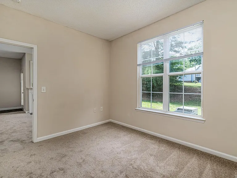 Argyle Place Apartment Homes — Photo 41