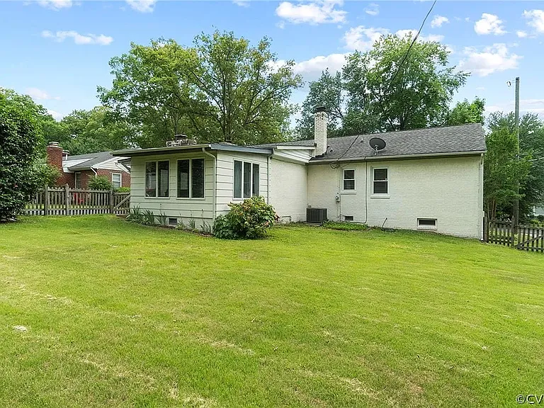 705 Woodberry Rd — Photo 20