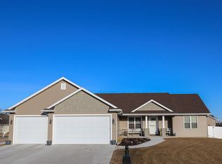 2225 Windflower Dr, Neenah, WI 54956
