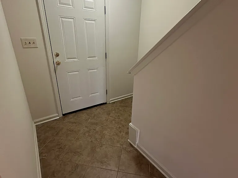 597 Rasco Rd E — Photo 5