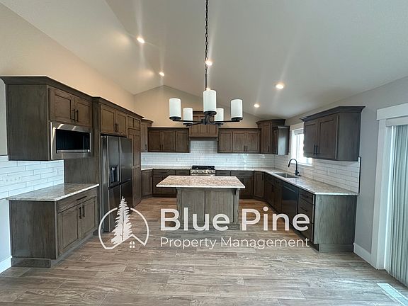 3rd image of 3873 Rocky Mountain Dr