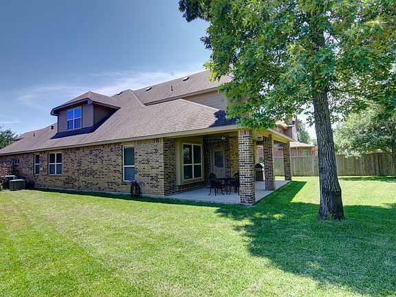 5th image of 143 W Wading Pond Cir