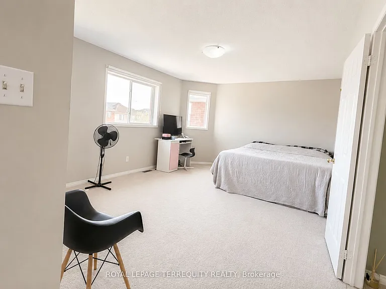 1215 Wadebridge Cres #UPPER — Photo 9
