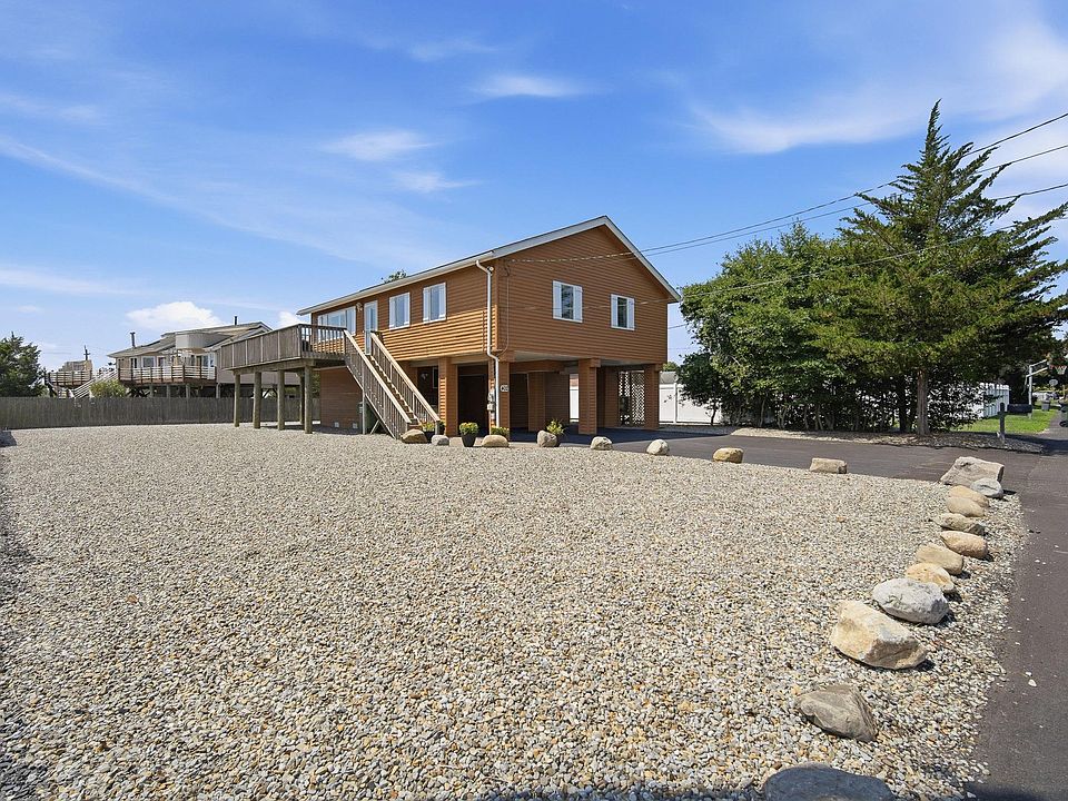 1st image of 402 Kelly Ave
