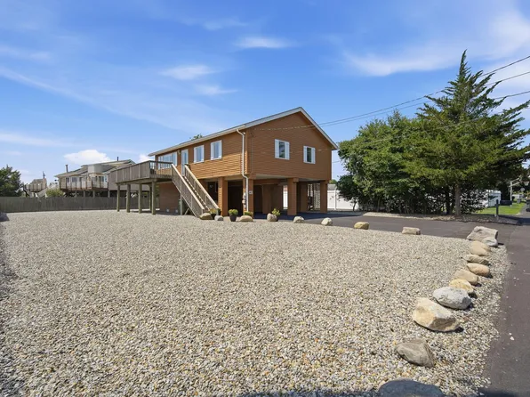 402 Kelly Ave, Tuckerton, NJ 08087