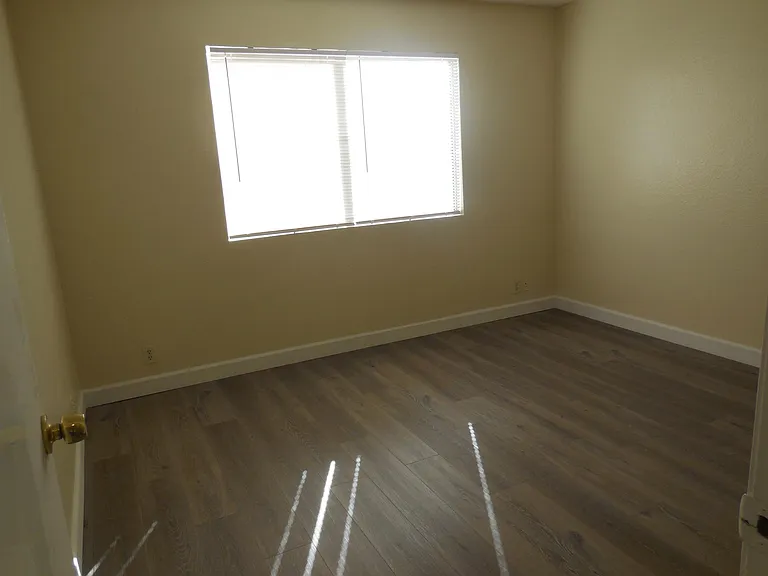833 Gaviota Ave #H — Photo 6