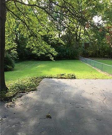 4th image of 427 S Van Buren Ave
