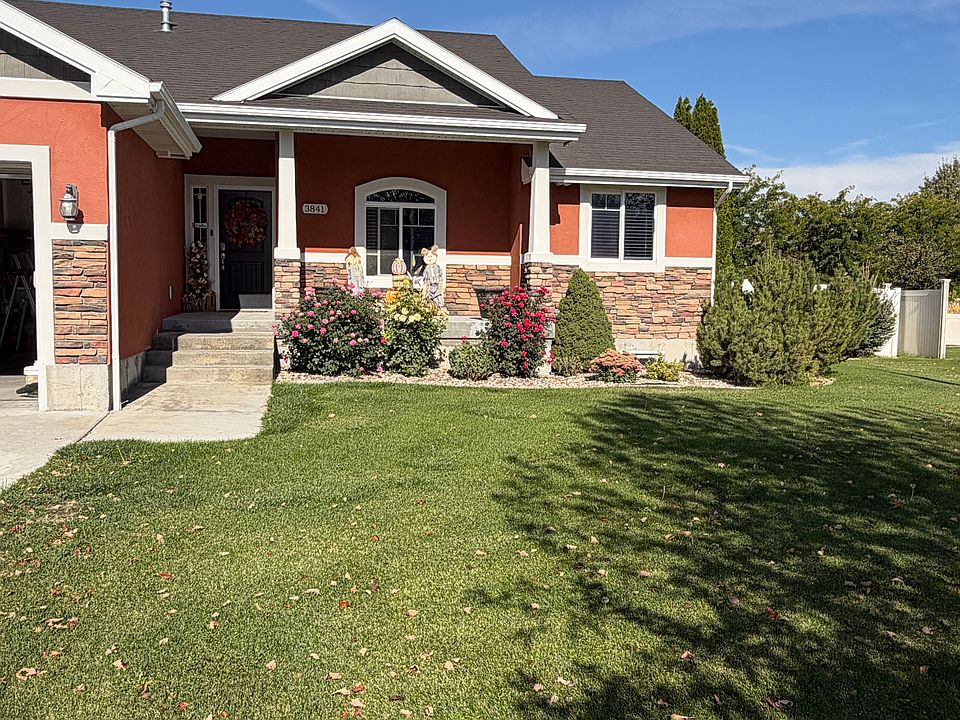 1st image of 3841 E Lakefield Ln