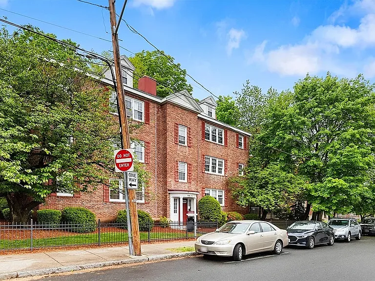 21 Elm St #4 — Photo 3