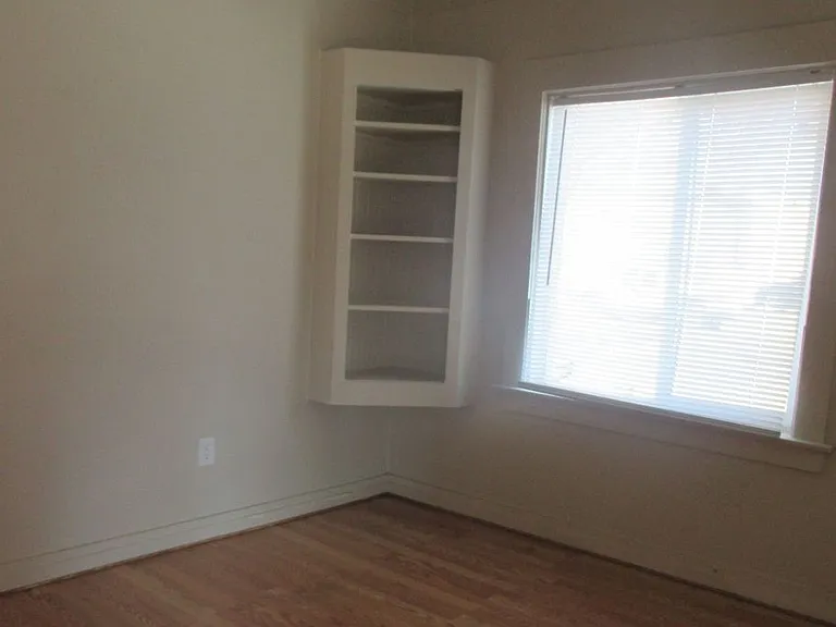 257 S Shasta St — Photo 8