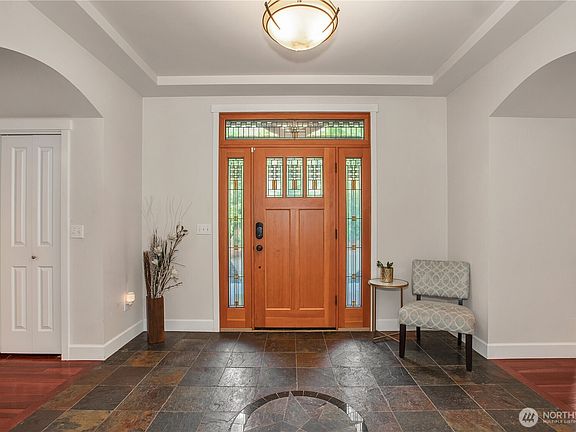 4th image of 2744 Carpenter Road SE