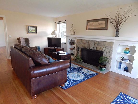 3rd image of 6522 Euclid Ave