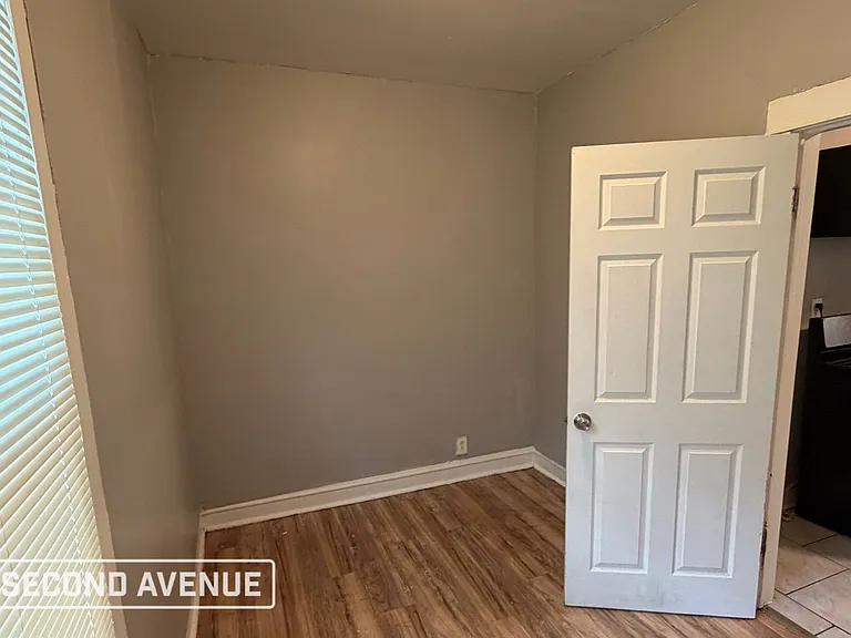 9136 S Blackstone Ave — Photo 10
