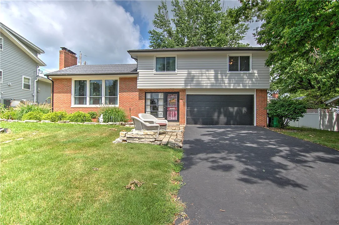 61 Eastmoreland Dr photo 1