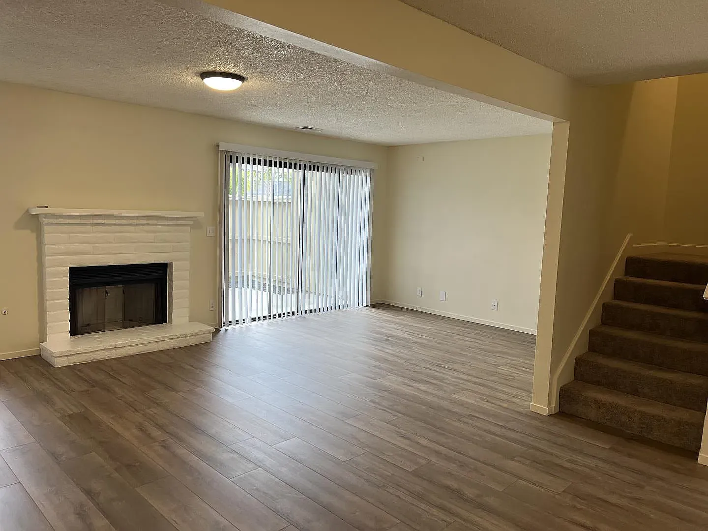 3 bed, 1382 sqft, $2,999 — Photo 3