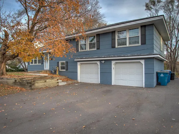 4652 Morris Cir, Bloomington, MN 55437
