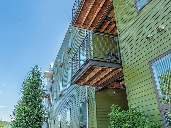2nd image of 1050 Druid Ave #301