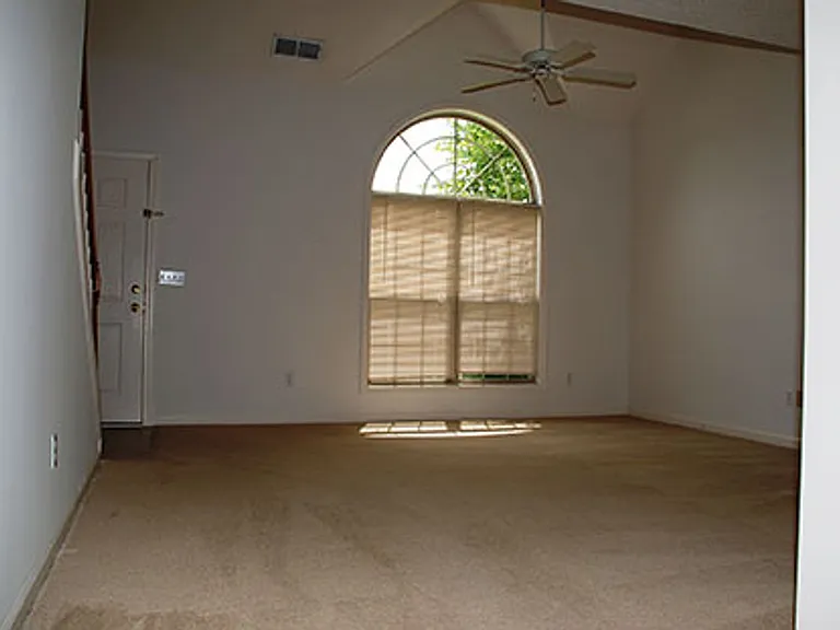3053 Many Oaks Park — Photo 4