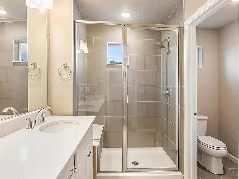 Master bedroom bathroom