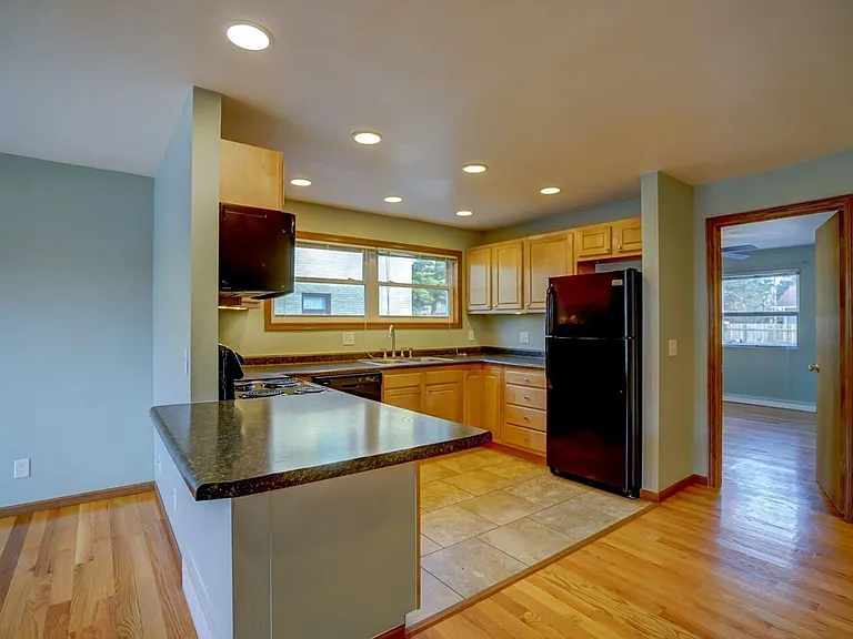 505 Midvale Ave — Photo 1