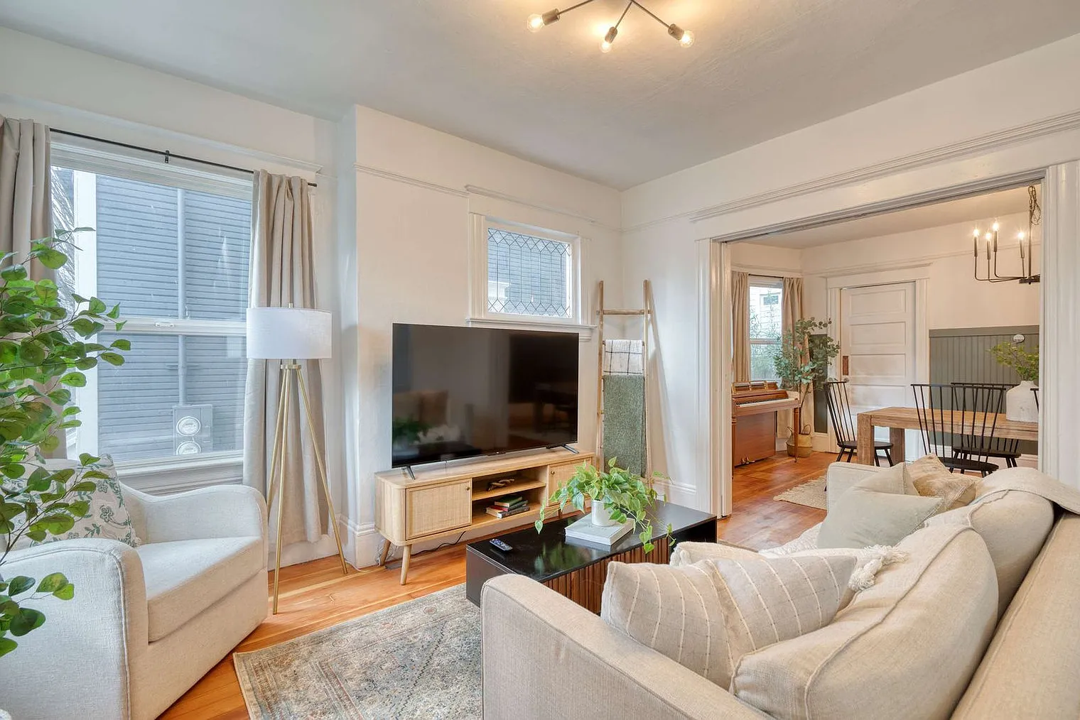 3 bed, 1.0 bath, 1097 sqft, $6,501 — Photo 2