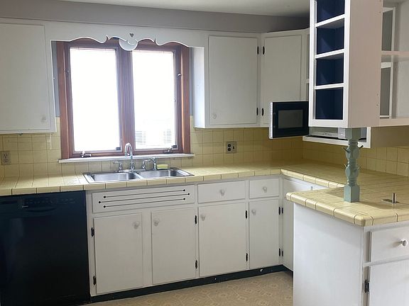 3rd image of 114 Newell Ave #2A