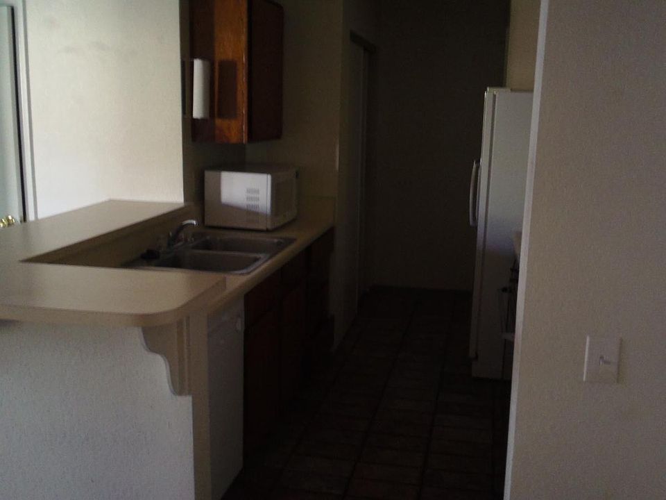 2nd image of 2035 S Elm St