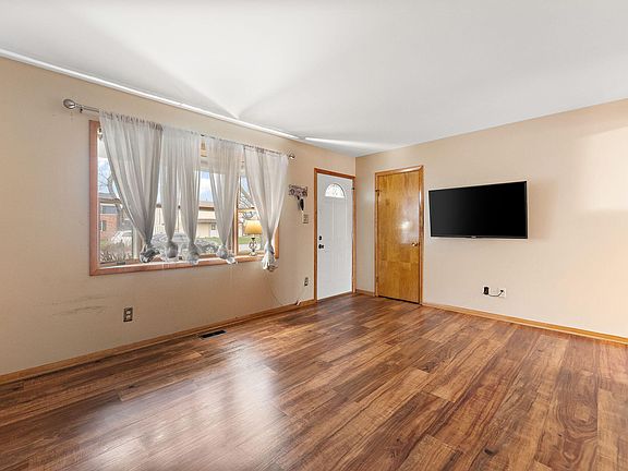 4th image of 9349 Saric Dr