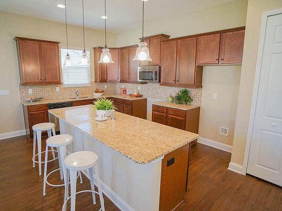 5th image of 519 Meldrum Ln