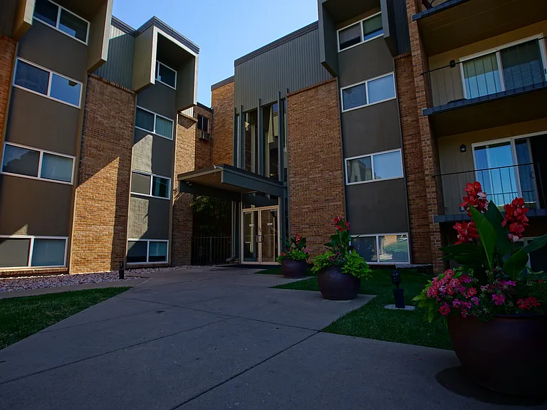 Glenlake — Photo 31