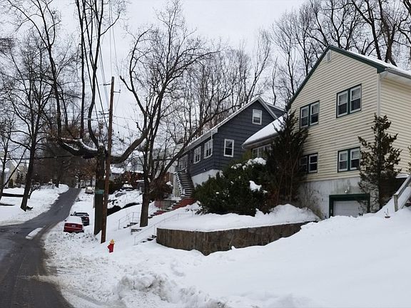 4th image of 30 Candlewood Dr