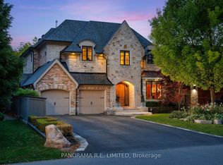 19 Graystone Gdns, Toronto, ON M8Z3C2